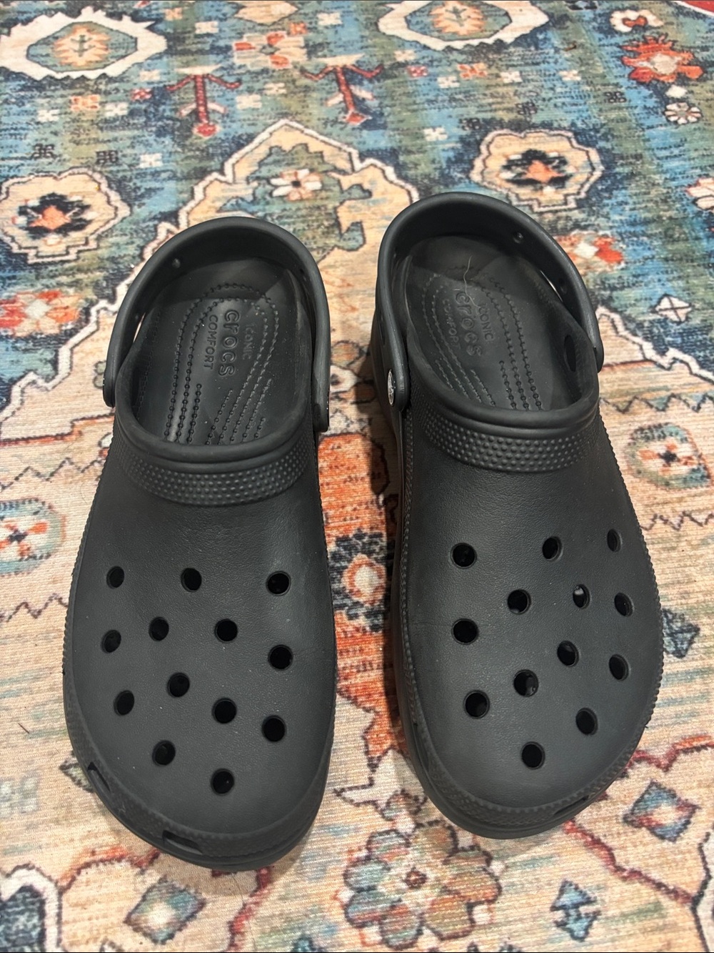 CROCS women’s Black Classic Clog
